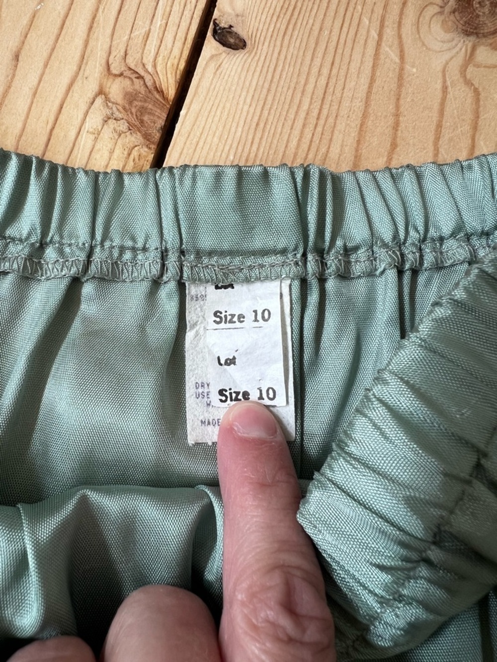 Gorgeous Vintage Seafoam Pleated Skirt - Picture 7 of 7